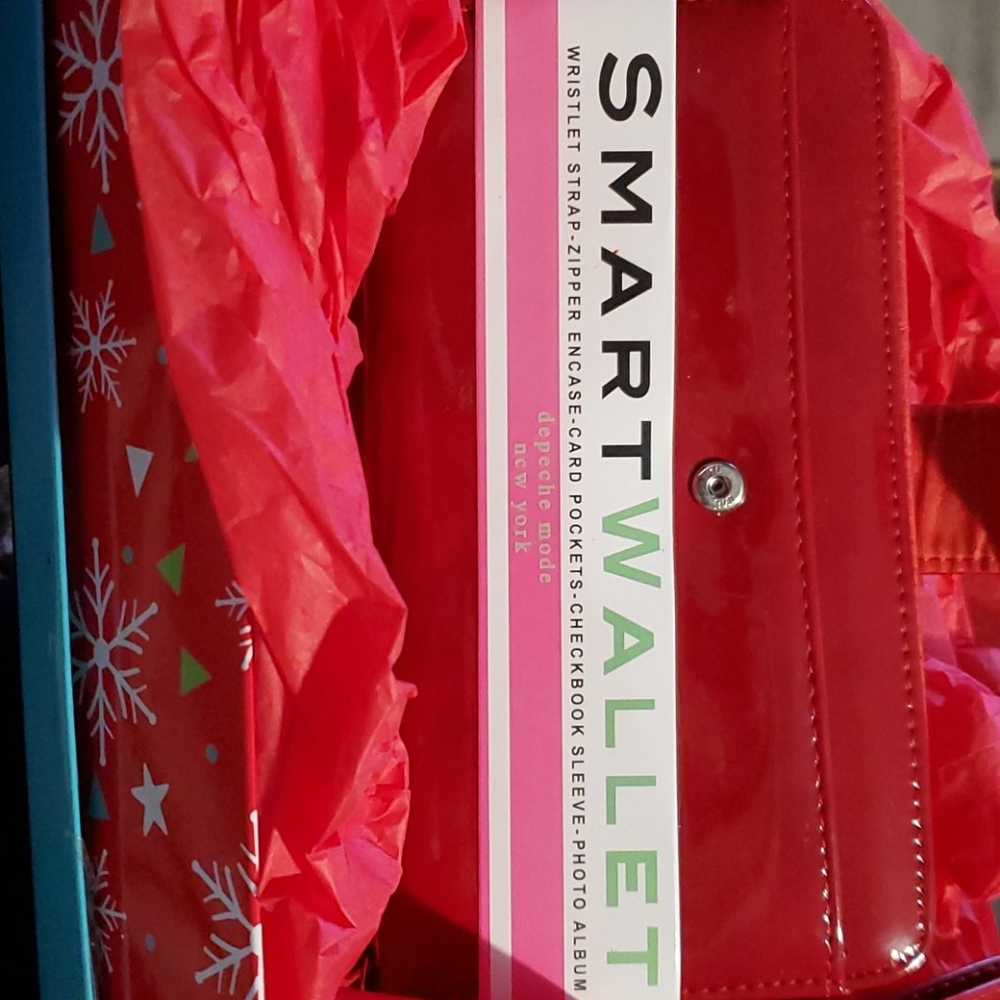 Nwt  Red Smartwallet All in one/ sale today !